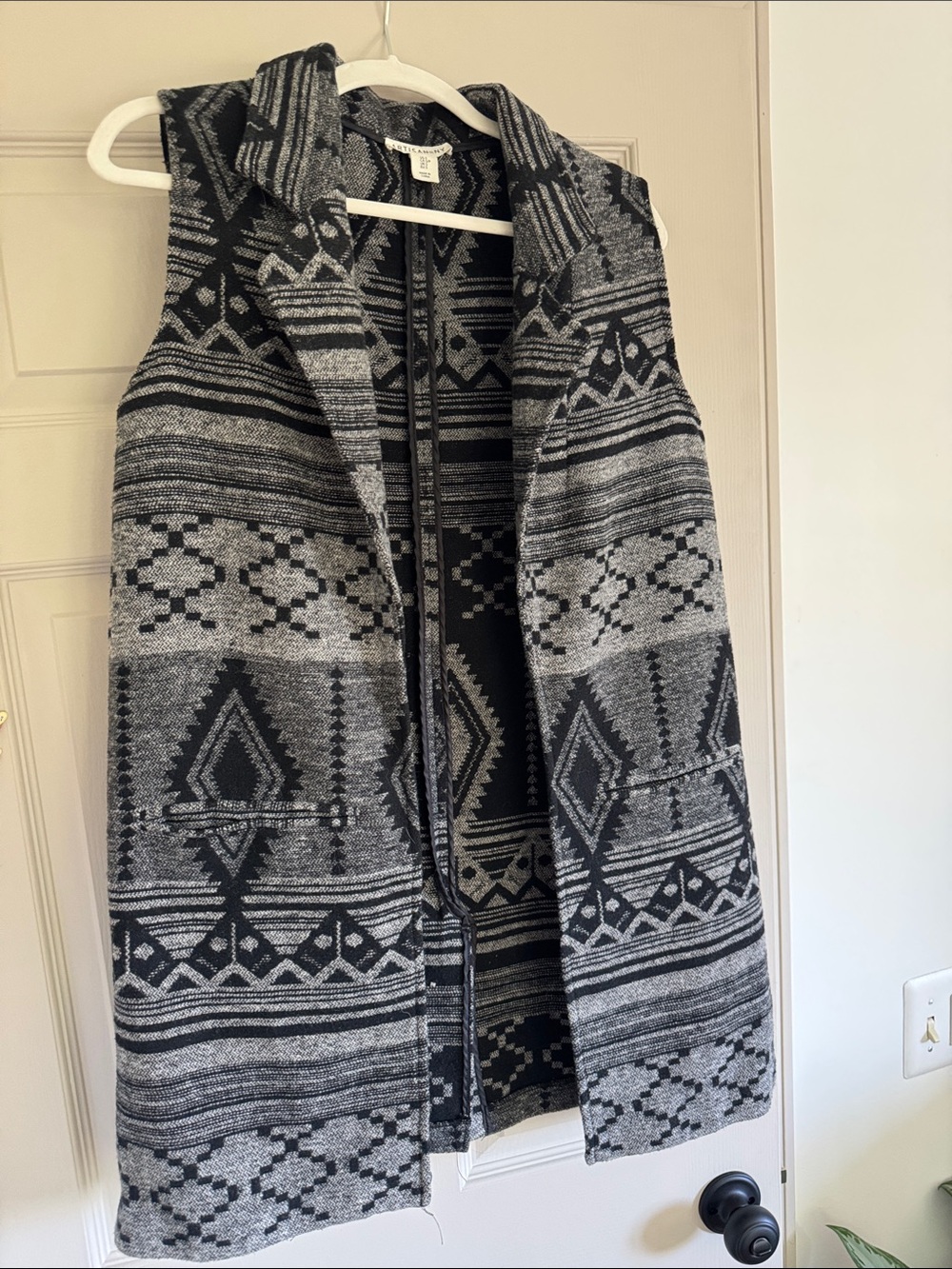 Artisan Ny Gray and Black Aztec Hooded Knit Vest